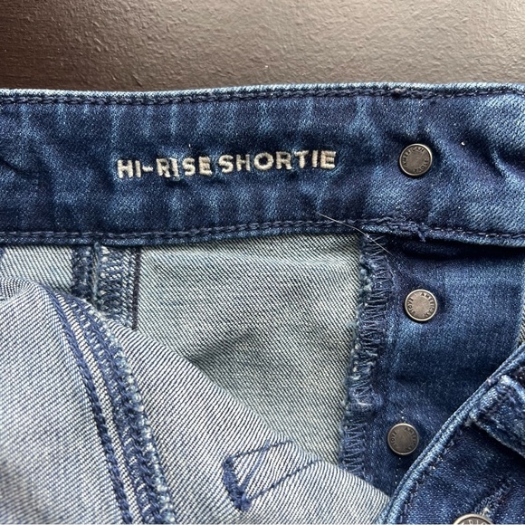 🛍️American Eagle Outfitters Hi-Rise Shorties Double Button Size 4 - Picture 6 of 7